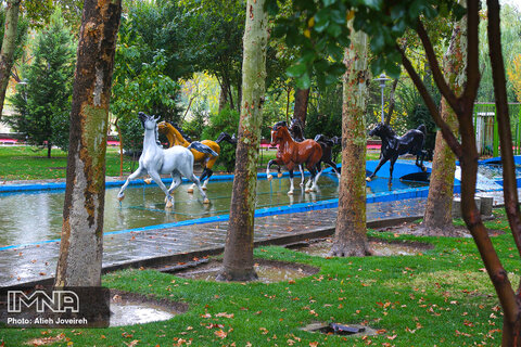 Isfahan welcomes first autumn rain