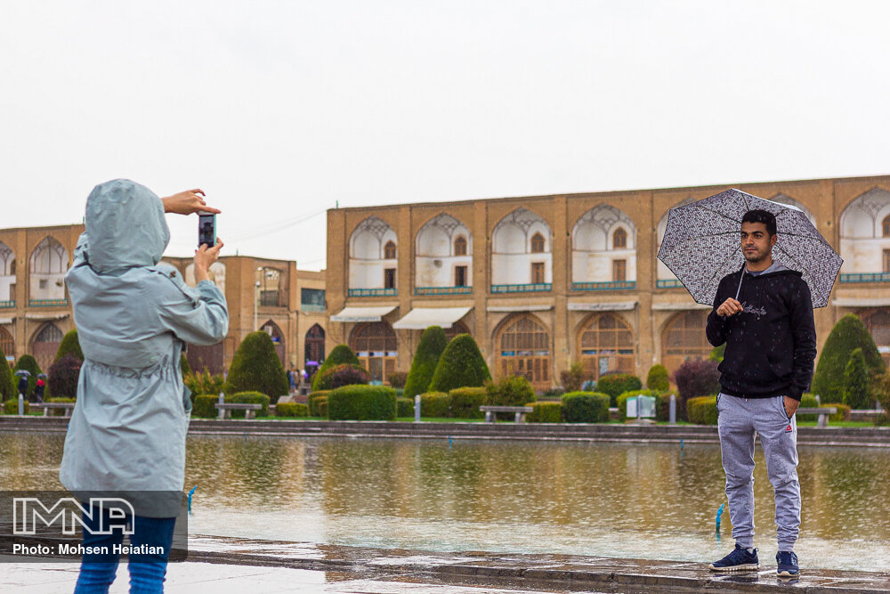 رونق گردشگری داخلی برای اصفهان مورد توجه باشد