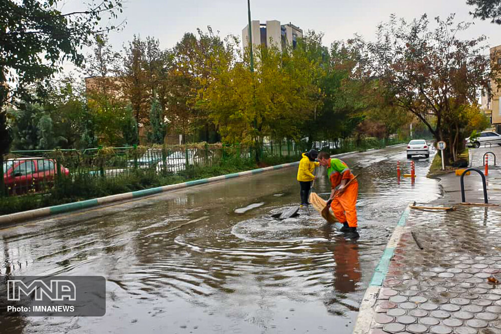 ادامه آبگرفتگی در مناطق پربارش استان اصفهان/بیشترین بارندگی در سمیرم ثبت شد