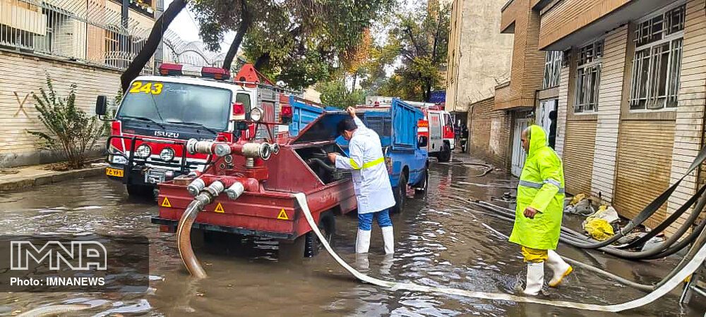 امدادرسانی آتش‌نشانان شهرداری گرگان در ۲۲ حادثه بارندگی