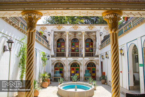 Mollabashi mansion house enjoys wealth of beauties