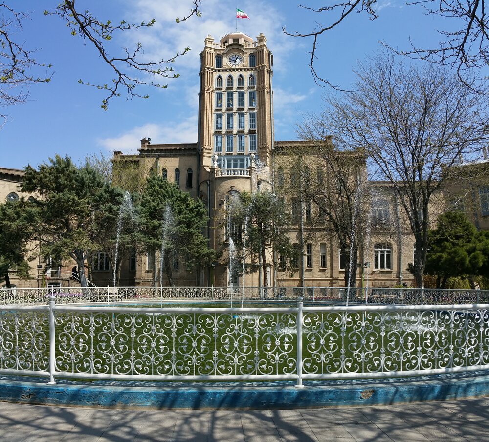 ساعت عمارت شهرداری تبریز تعمیر می‌شود