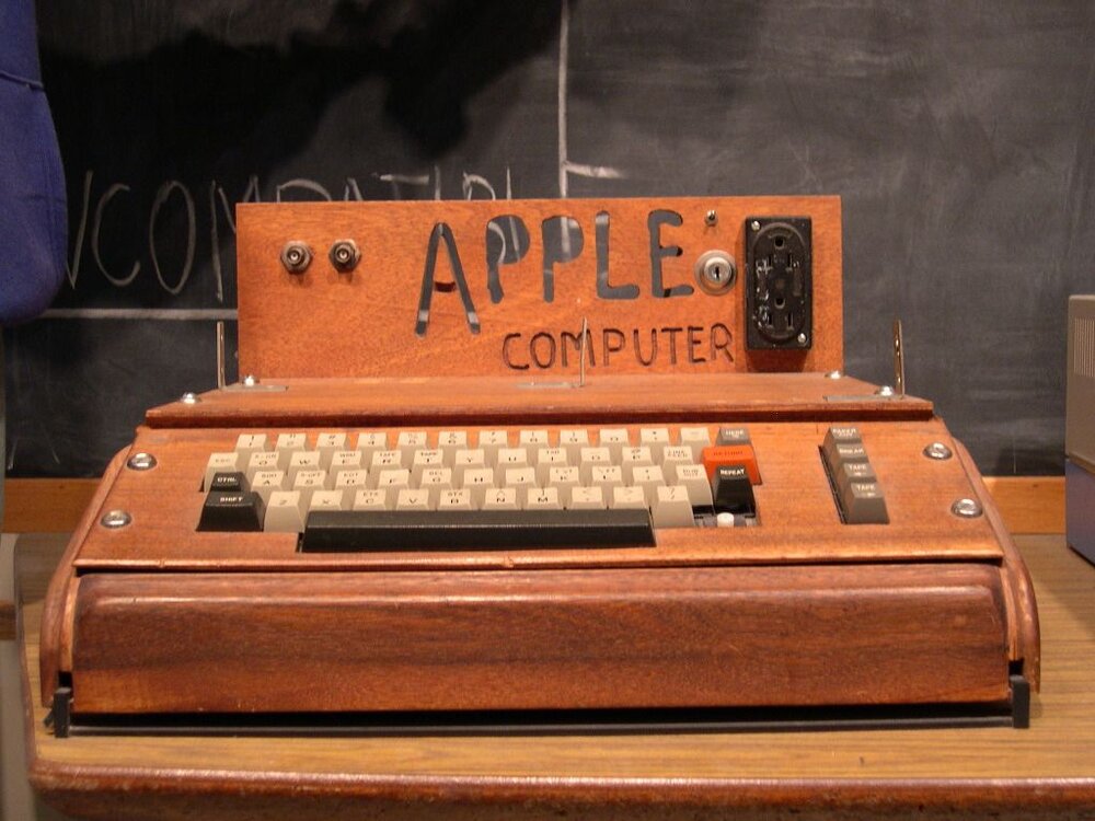 کامپیوتر Apple-I با قیمت  ۴۰۰ هزار دلار به فروش رفت