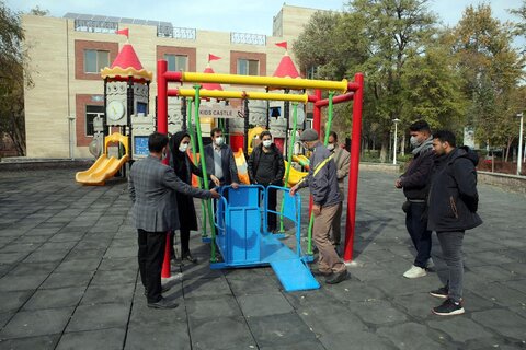 نصب آزمایشی وسایل مخصوص بازی کودکان توان یاب در ۲ بوستان مشهد