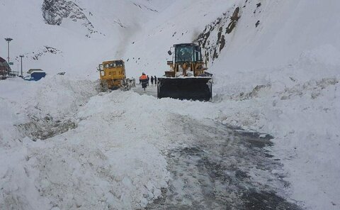 مسدود شدن آزادراه تهران شمال در پی بارش سنگین برف