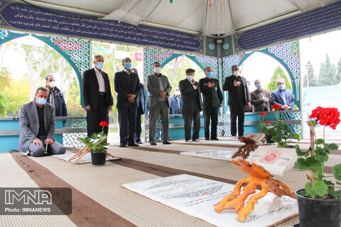 ارزش‌های معنوی اصفهان در دفاع مقدس نشان داده شود