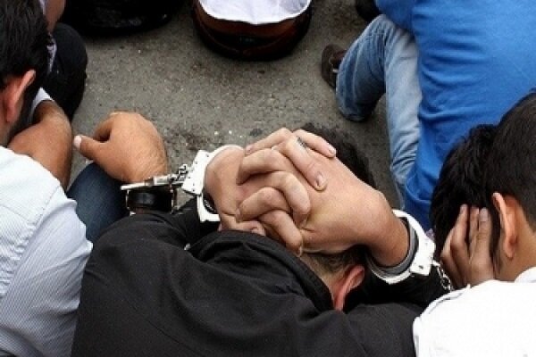 دستبند پلیس به دستان سارق ۱۱ مغازه در شهرری