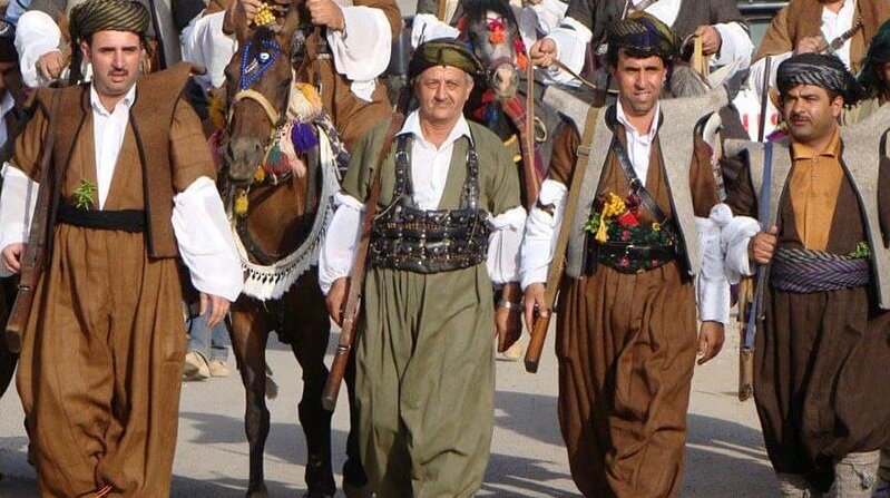 ضرورت استفاده از لباس‌ سنتی در میان اقوام ایرانی