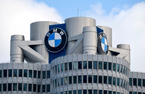 BMW از خودروی مفهومی هیبریدی جدید XM خود رونمایی کرد