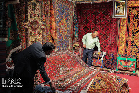 فرش اصفهان؛ راهی برای رونق صنعت گردشگری