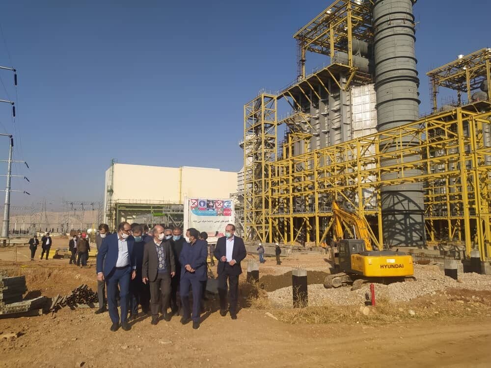 وزیر نیرو از نیروگاه سیکل ترکیبی خرم‌آباد بازدید کرد
