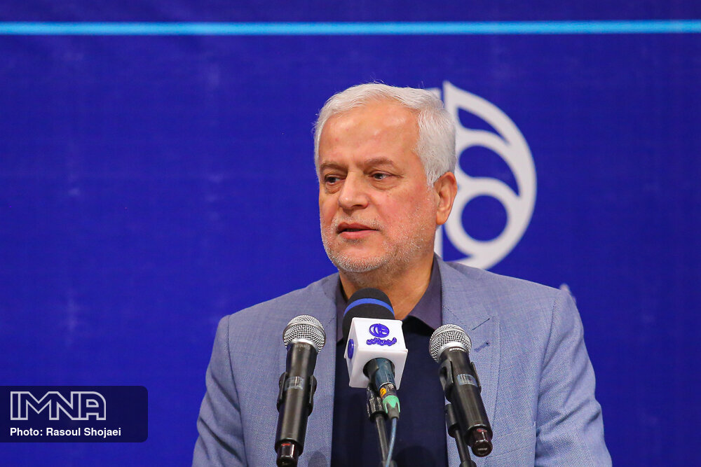 تقویت اتوبوسرانی اصفهان دغدغه مدیریت شهری است/ افزایش ۳ برابری مساعدت شهردار به رانندگان