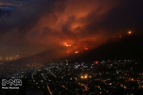 آتش سوزی مهیب در دامنه‌های کوه تیبل کیپ تاون در افریقای جنوبی