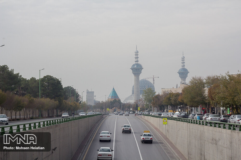 هوای اصفهان برای عموم آلوده است/ایستگاه احمدآباد در وضعیت بنفش