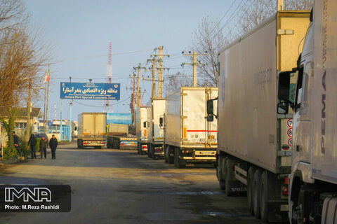 صف های طولانی کامیون های ترانزیت در مرز آستارا