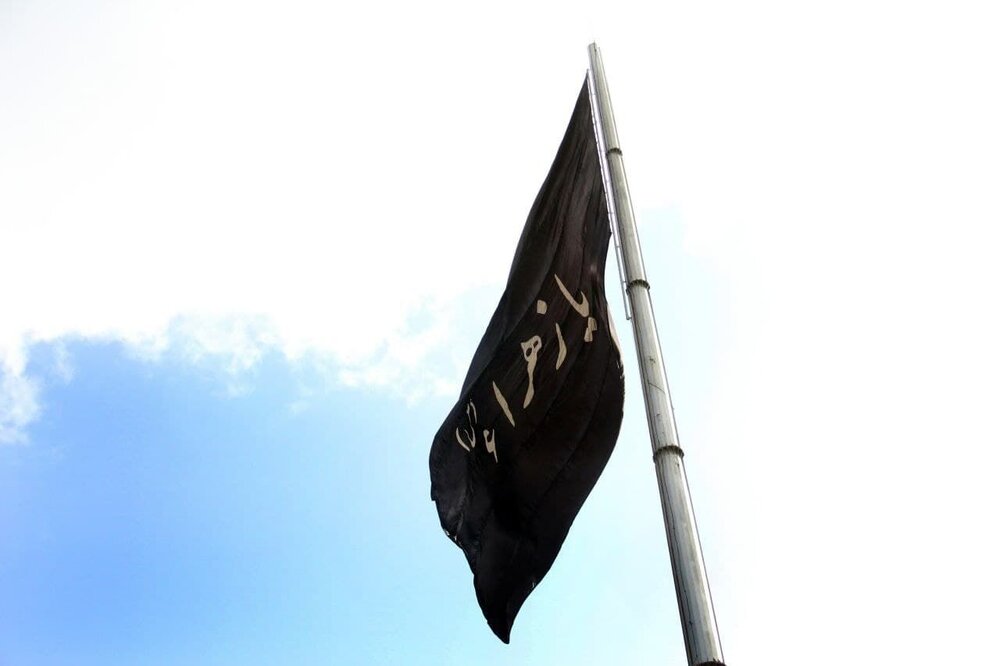 پرچم عزای فاطمی در قزوین برافراشته شد