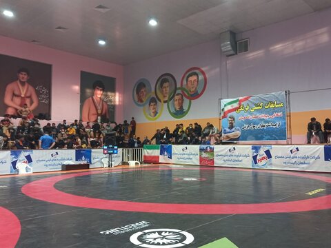 برگزاری مسابقات انتخابی کشتی‌فرنگی جوانان اصفهان در روز تجلیل از رسول جزینی