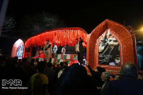 مردم شهر اصفهان بی‌صبرانه منتظر حضور کاروان شهدا هستند