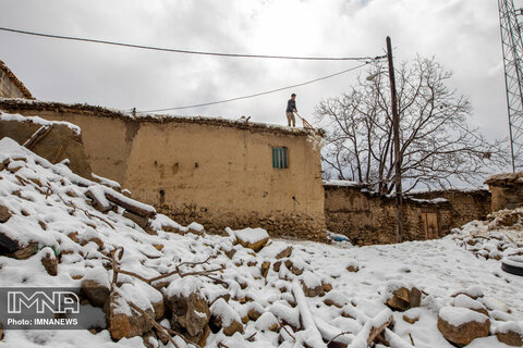 بارش برف در روستای کندازی