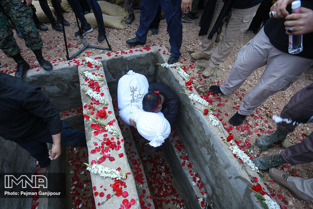 تشییع و تدفین پیکر دو شهید گمنام در پارک کوهستانی قائمیه‎