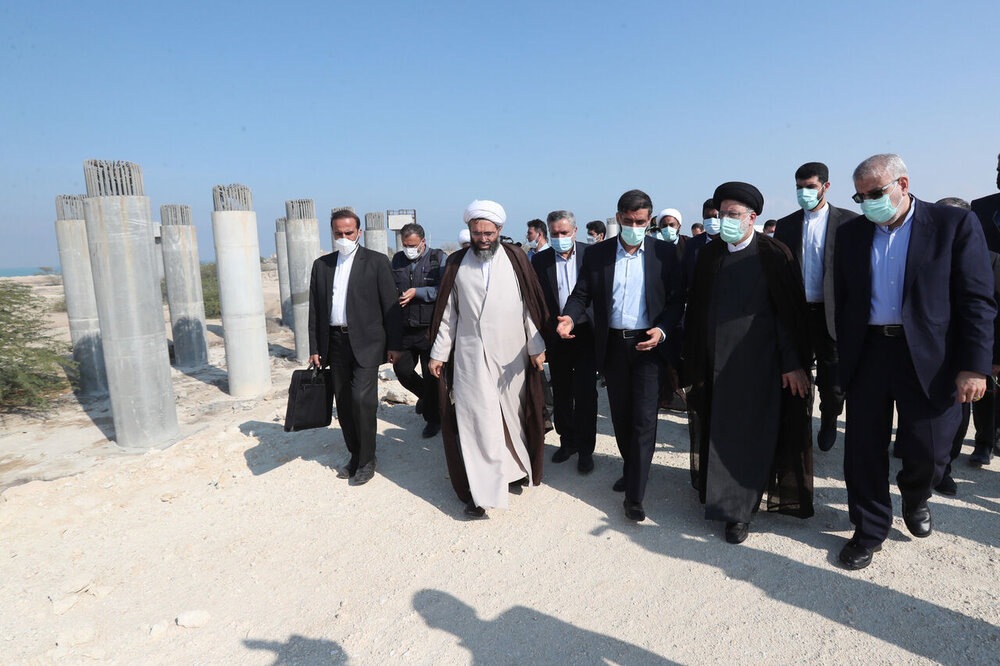 بازدید رئیس جمهور از پروژه نیمه تمام پل خلیج فارس قشم