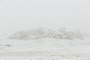 برف آزاد راه تهران-شمال و جاده کرج-چالوس را مسدود کرد