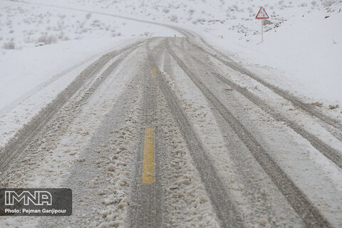 فریدن رکورددار بارش‌ برف/راننده‎‌ها مراقب یخ‌زدگی و مه‌گرفتگی جاده‌ها باشند