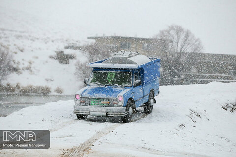برف و کولاک در راه قزوین