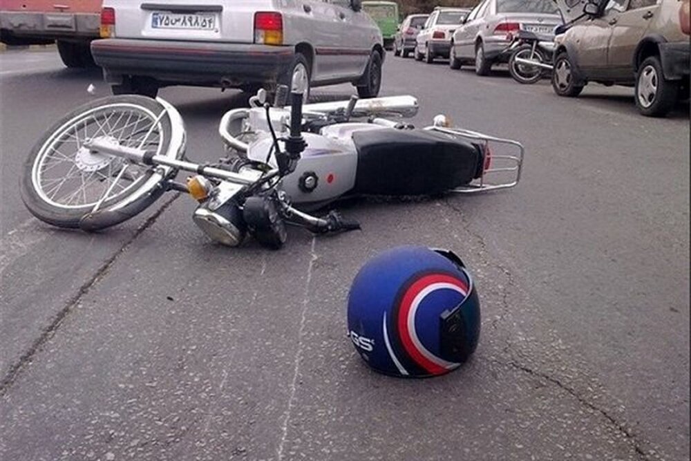 تصادف موتورسیکلت با کامیون در لنجان