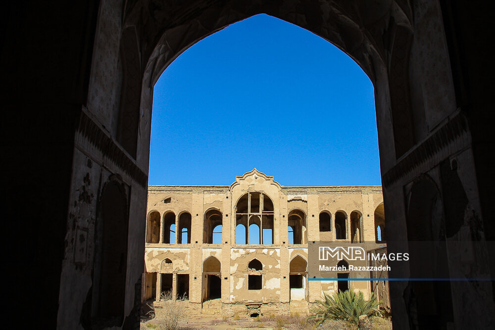 Amirabad palace stands strong against influx of sands