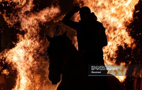 سوار بر آتش برای پاکسازی: لاس لومیناریاس