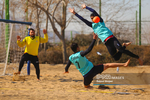 تمرین تیم ملی هندبال ساحلی در اصفهان