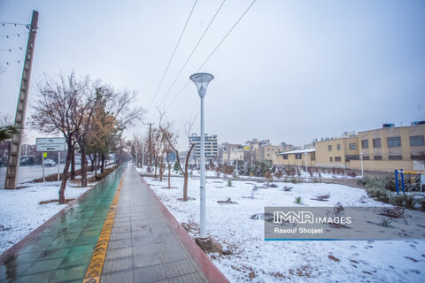بارش نخستین برف زمستانی در اصفهان
