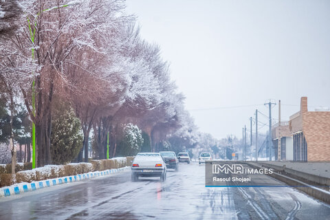 لغزندگی و یخبندان در جاده‌های اصفهان