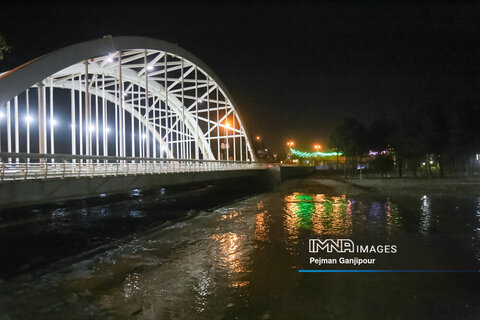 جریان زاینده رود در اصفهان