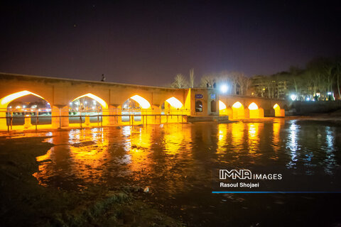 جریان زاینده رود در اصفهان(2)