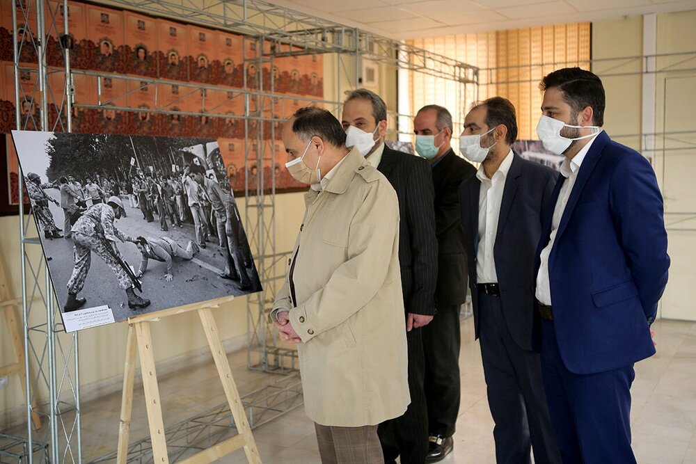 افتتاح نمایشگاه عکس‌های کمتر دیده‌شده انقلاب اسلامی در وزارت فرهنگ