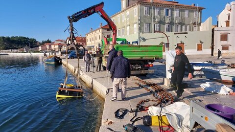 نصب سطل‌های دریایی در کرواسی برای کاهش آلودگی آب