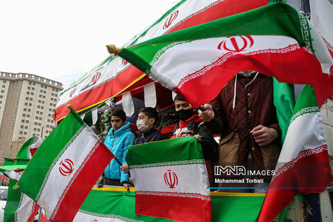 حضور در راهپیمایی ۲۲ بهمن‌ شکرگزاری از انقلاب است