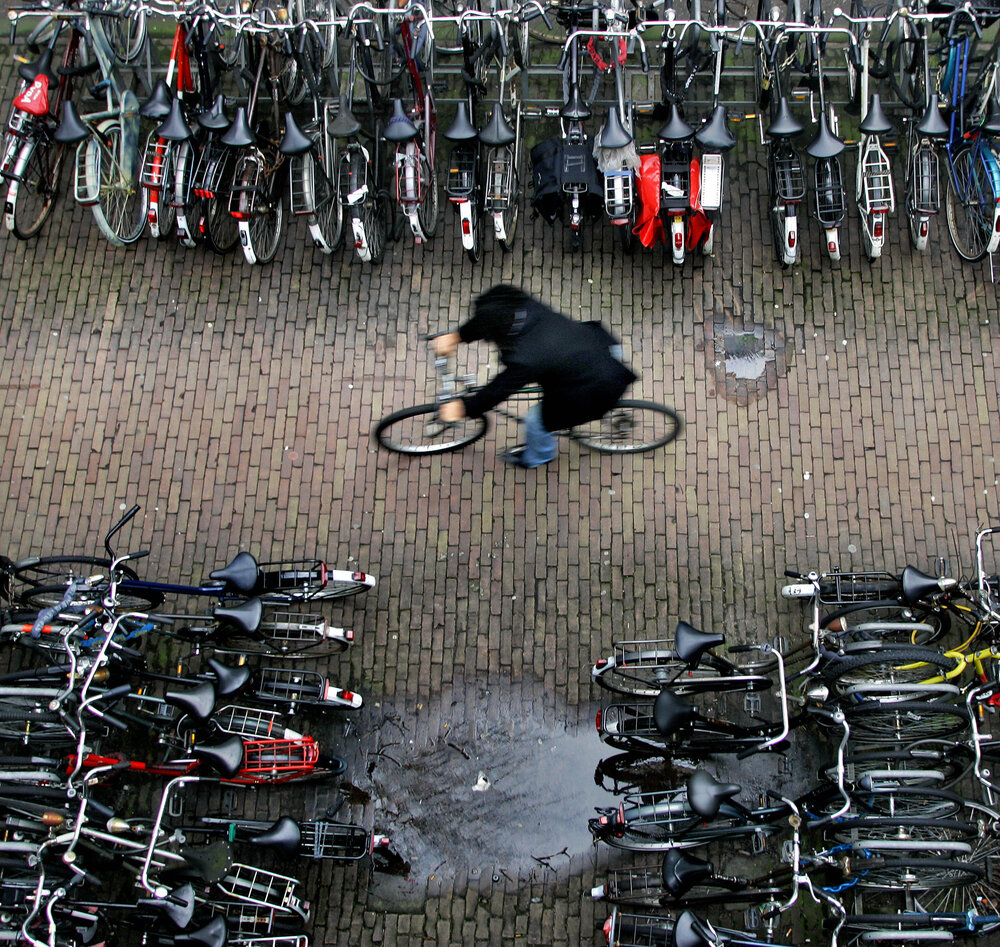 افتتاح نخستین پارکینگ دوچرخه زیرآبی جهان در آمستردام