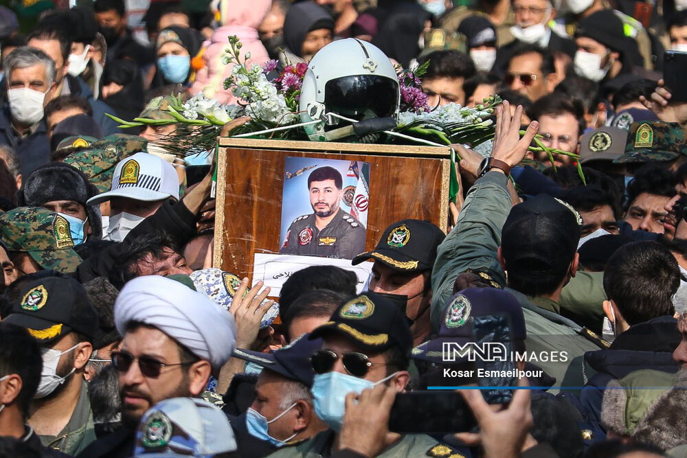 تشییع شهدای حادثه سقوط هواپیمای جنگنده در تبریز