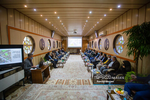 بازدید شهردار اصفهان از مناطق ۹ و ۱۱ شهرداری