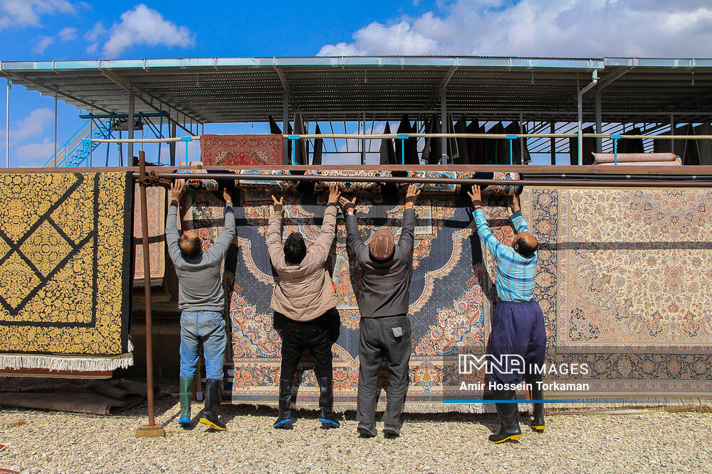 رونق بازار قالیشویی در آستانه نوروز