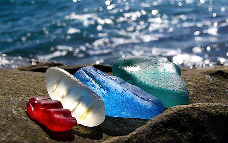 ساحل شیشه‌ای زیبا در دل زباله‌ها