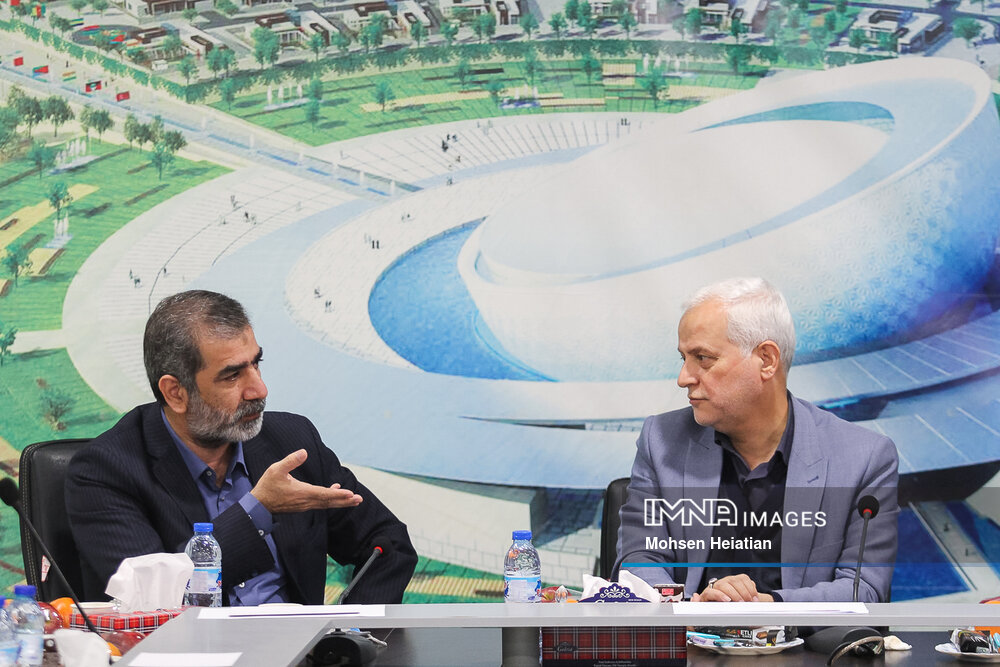 جلسه بررسی پروژه‌های عمرانی اصفهان
