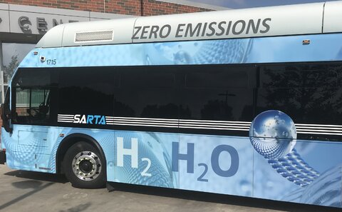 اولین اتوبوس هیدروژنی در مجارستان به راه افتاد