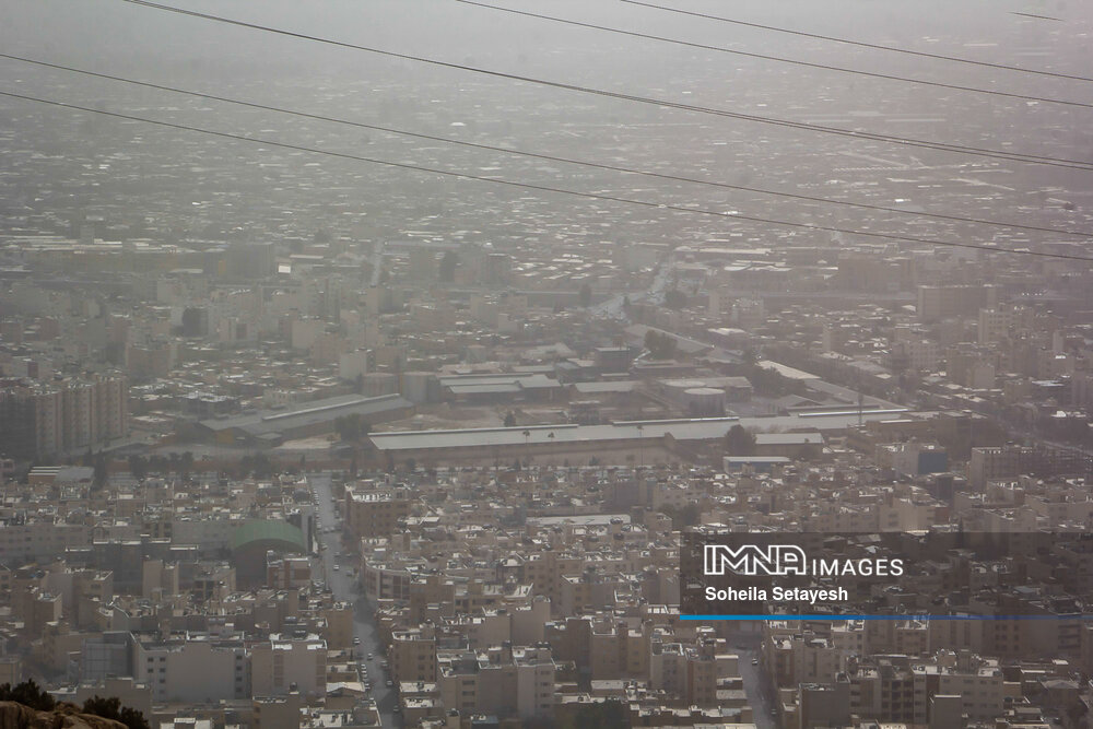 هوای اصفهان ناسالم برای گروه‌های حساس/ایستگاه جی در وضعیت قرمز