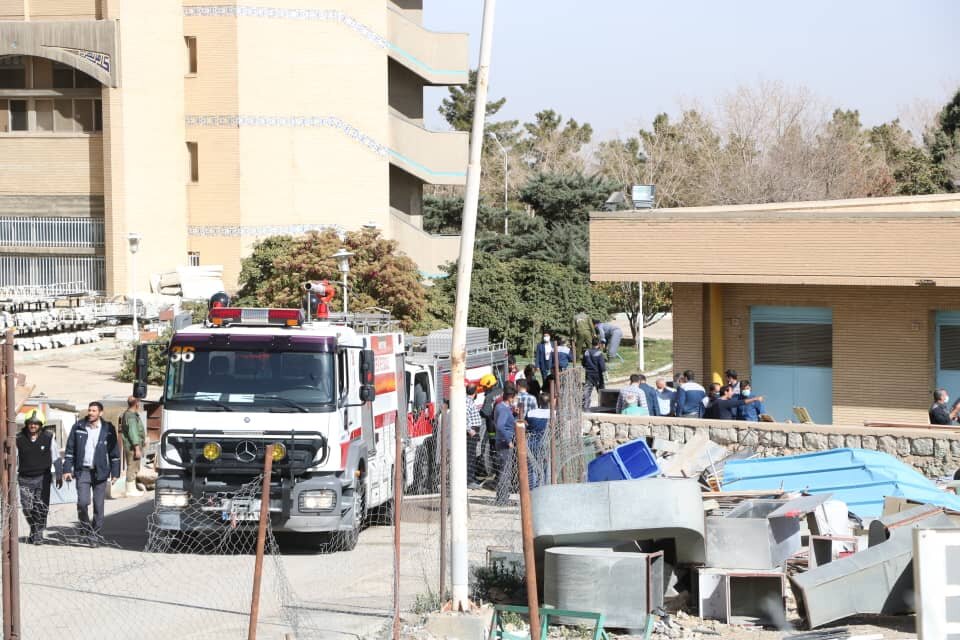 وقوع حریق در انبار ضایعات بیمارستان الزهرا+عکس
