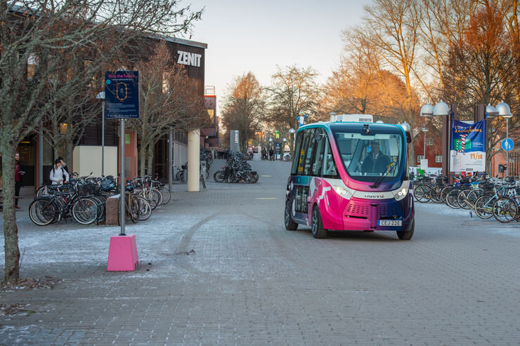 آموزش مفاهیم دیجیتال در سوئد با اتوبوس سیار