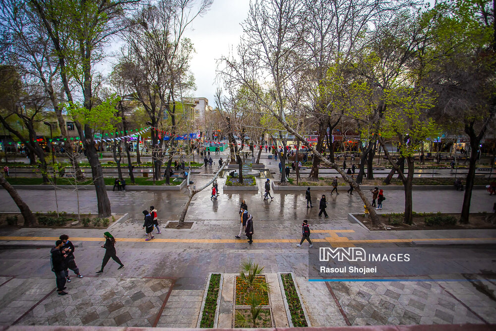  Chaharbagh pedestrian zone meets Iranian, Islamic culture